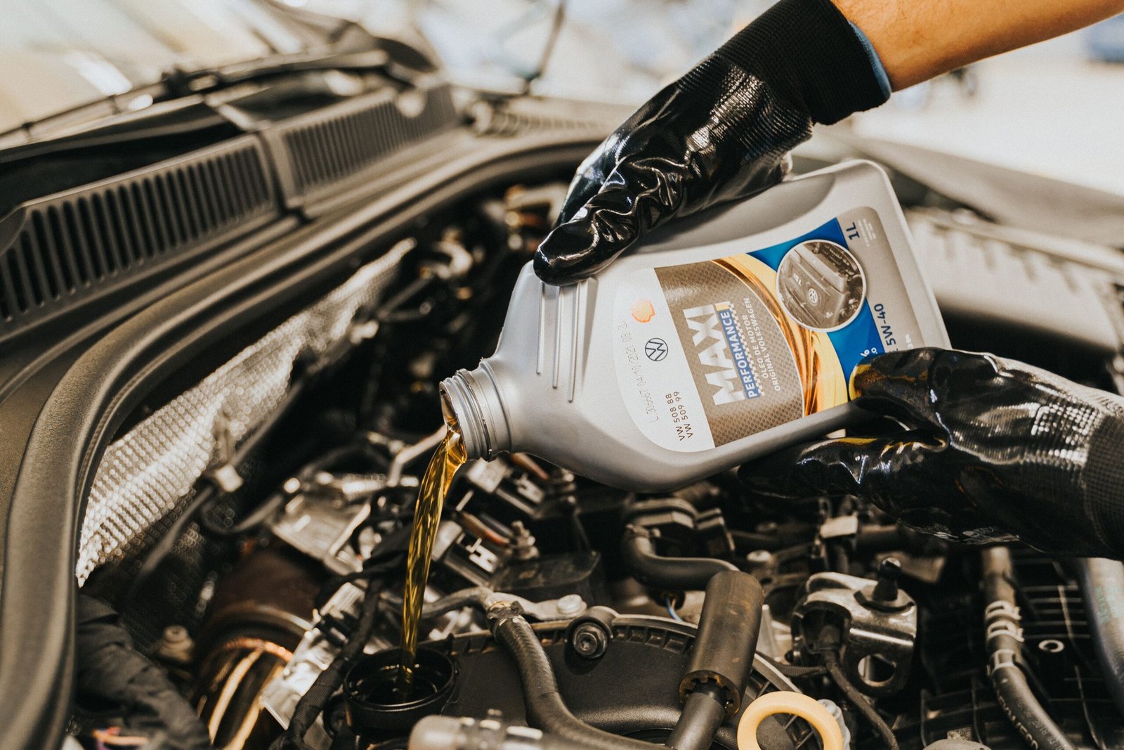 Technician performing an oil change service in Fort Worth, TX